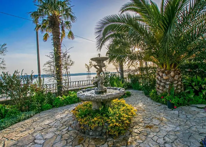 Fontana Πανσιόν 3*
