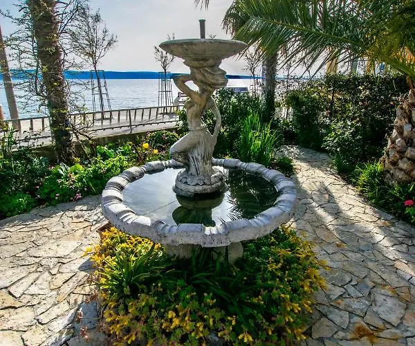 Fontana Starigrad Paklenica