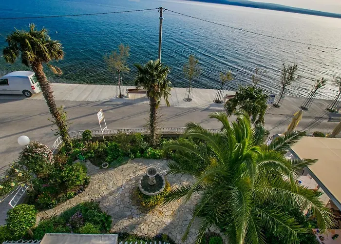 Fontana Πανσιόν 3*