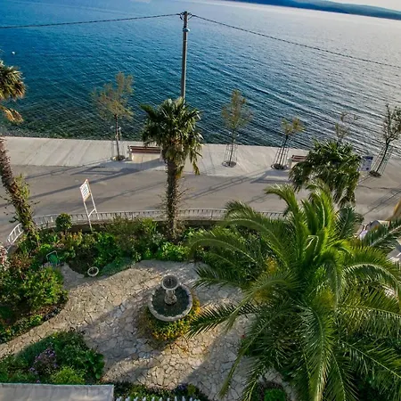 Fontana Guest house 3*