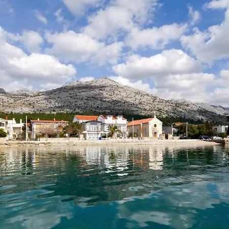 Fontana Guest house 3*