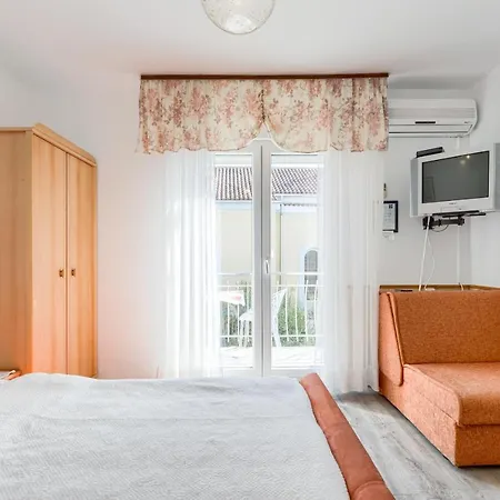 Fontana Guest house 3*